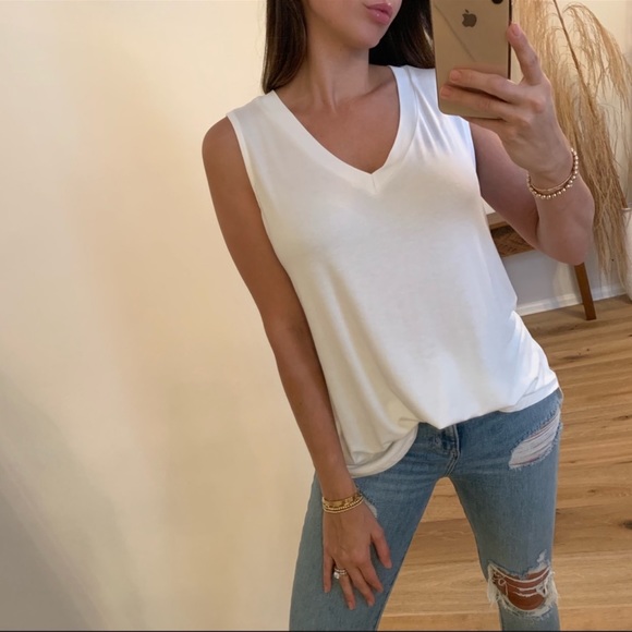 Oversized white V neck top - Picture 2 of 6